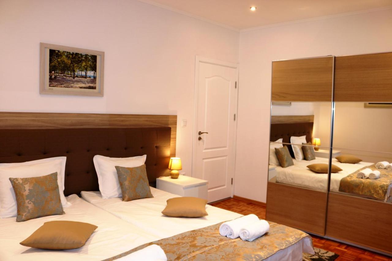 Central Varna Apartment - Lets4Holiday Exterior foto